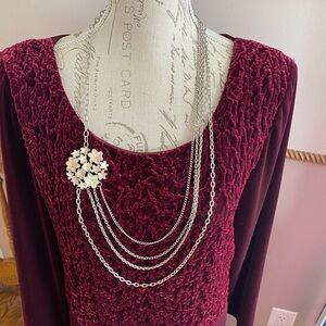 Very unique and vintage necklace with pendant.